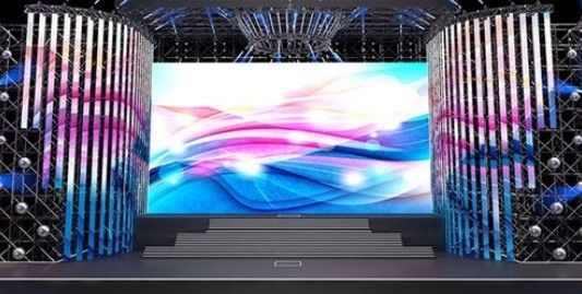 Przenośny ekran reklamowy z zakrzywionym wyświetlaczem LED P3.91 900cd 43 scan