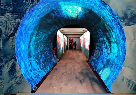 Lekkie i łatwe w instalacji P3.91mm Skrzywiony wyświetlacz LED wodoodporny IP65 Wysoka jasność