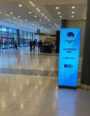 HD Ultracienkie P1.86 Składane plakaty LED Ekran Reklamowy odtwarzacz wideo Light Up Poster