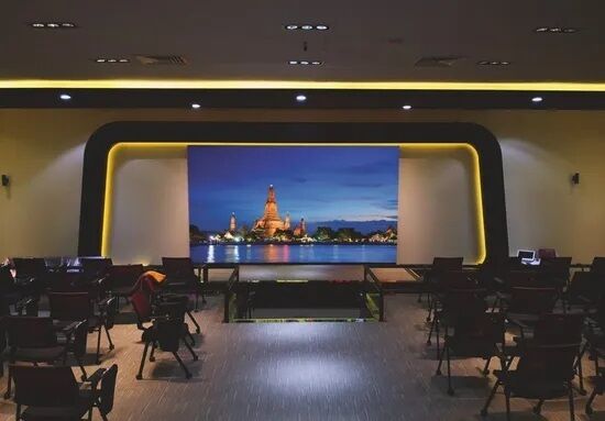HD P2 Wewnętrzne kolorowe wyświetlacze LED Tablica reklamowa Led Wall 14 bitów