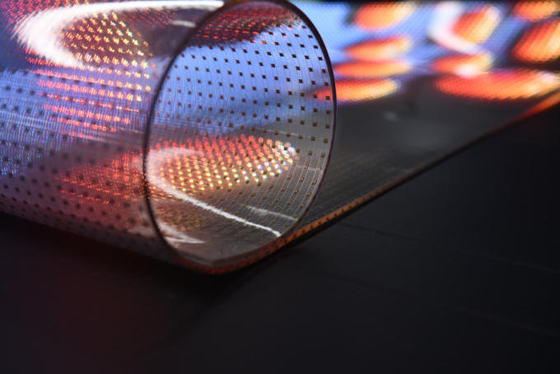 Przezroczysty szklany ekran LED P3.91mm Seria Holograficzna Odświeżanie 3840Hz