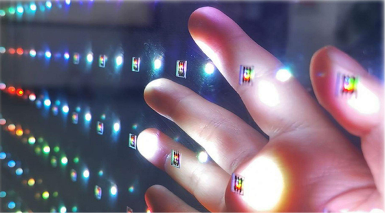 Przezroczysty szklany ekran LED P3.91mm Seria Holograficzna Odświeżanie 3840Hz