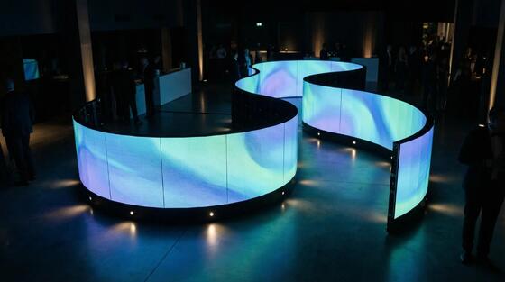 P1.538 Zakrzywiony Ściana Wideo LED RGB Wewnętrzny Pełny Kolor Wyświetlacz LED 3840Hz