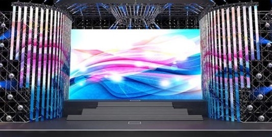 Przenośny ekran reklamowy z zakrzywionym wyświetlaczem LED P3.91 900cd 43 scan