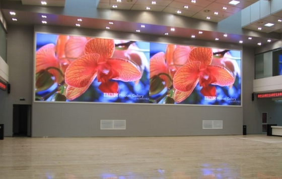 860cd / M2 Zakrzywiona ściana wideo LED Digital Signage Wyświetlacz 196V do 264V