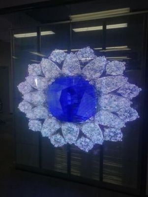 Ekran LED z siatką szklaną przezroczystą P3.9mm 4500cd/m²