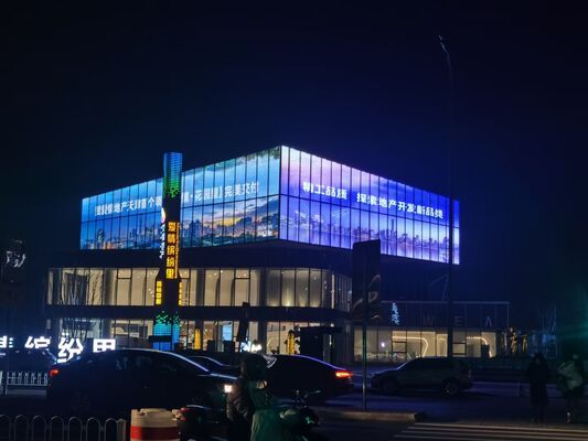 Jasny ekran LED z pełnym kolorem i przezroczystością, z możliwością dostosowania rozmiaru do użytku wewnętrznego i zewnętrznego